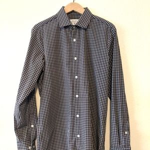 Long Sleeve Moisture-Wicking Dress Shirt